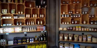 Efes Tarlası Bakkalı'ndan kadın üreticiye destek!