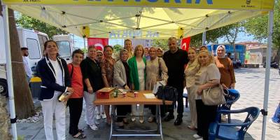 AK Parti Çiğli’den Şehitlerimize Vefa: Kasaplar Meydanı’nda Dualar ve İkramlar Yükseldi