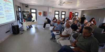 Efes Tarlası Yaşam Köyü’nde şeftali üreticilerine eğitim