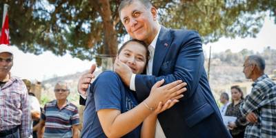 Başkan Tugay yangın bölgesinde... Yıl sonuna kadar su faturası yok!