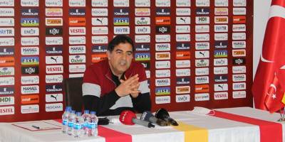 Ünal Karaman: "Oyunun her iki yönünü de oynayan bir Göztepe takımı oluşturmayı hedefliyorum"
