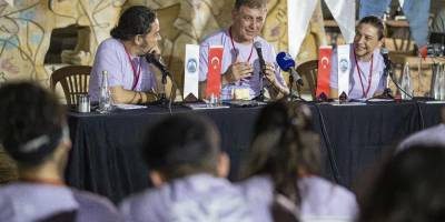 Başkan Tugay: Belediyeler kuru siyaset yapılan yerler değil