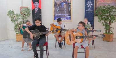 Aydınlı çocuklar yaz tatilini müzikle geçiriyor