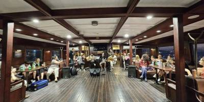 Körfez'de rembetiko ezgileri yükseldi