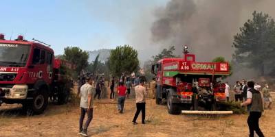 Orman yangını saatlerdir sürüyor... 5 köy boşaltıldı!