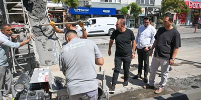 Bornova'da yollar bordür makinesi ile yenileniyor!