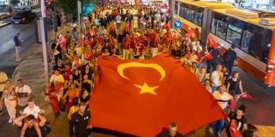 Zafer Korteji Buca’yı aydınlattı