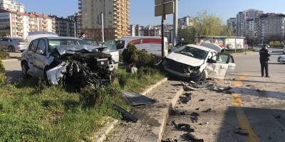 Ankara'da feci kaza: 3'ü çocuk 7 yaralı