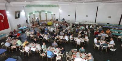 Briç tutkunları Selçuk'ta buluştu