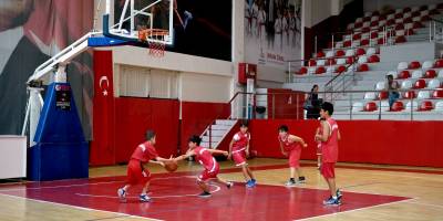 Bayraklı'da 3 Bin 500 kişi yaz spor okullarında buluştu