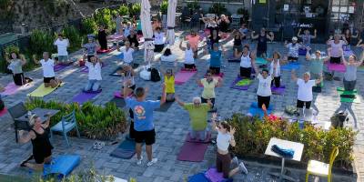 Kuşadası Belediyesi'nin ücretsiz pilates dersleri başladı