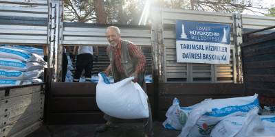 Büyükşehir’den yanan köylere 40 tonluk yem desteği