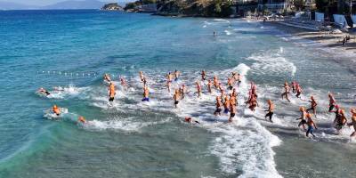 KUŞADASI’NDA KULAÇLAR OTİZMLİ ÇOCUKLAR İÇİN ATILDI