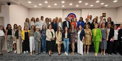 KADINLAR ÇALIŞMA HAYATINDA GÜÇLENMEK İÇİN İZMİR’DEN SES YÜKSELTTİ