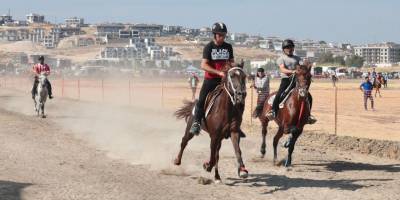 Türkiye'nin şampiyon atları Menemen'de yarıştı