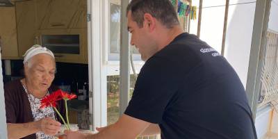 Dünya Yaşlılar Günü’nde Gençlerden Anlamlı Ziyaretler