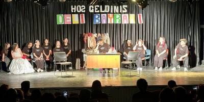 Genç İzmir’den tiyatroseverlere “Deli Bayramı” oyunu