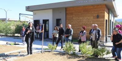 Efes Selçuk’ta üreticilere “Ücretsiz Toprak Analizi Eğitimi” verildi