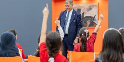 Başkan Tugay okudu, Kadifekaleli çocuklar dinledi