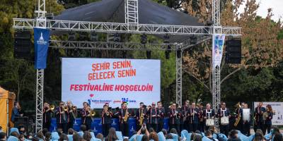 Üniversiteli gençler İzmir’e festivalle “merhaba” dedi