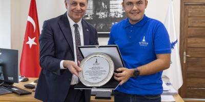 Tarihi başarılara imza atan Tuna, Başkan Tugay’la buluştu