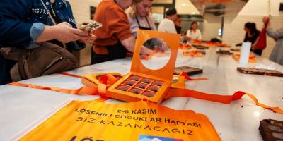 Gönüllü ellerden lösemili çocuklara tatlı hediye