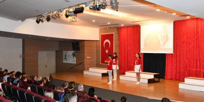 Çiğli Belediyesi Gençlik Tiyatrosu’ndan Cumhuriyet’e Adanan Gösteri