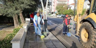 Menderes’te Caddeler Tertemiz