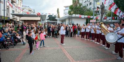 Karşıyaka’da 7’den 77’ye Cumhuriyet coşkusu!
