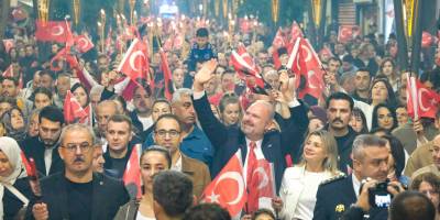 Menemen'de binler, Cumhuriyet sevgisiyle yürüdü