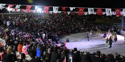 Torbalı’da Cumhuriyet Coşkusu: Binlerce Kişi Fener Alayında Buluştu