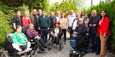 Çeşme Belediyesi Alaçatı Ek Hizmet Binası Kırmızı Bayrak Ödülü aldı