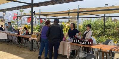 Üretici Memnun, Tüketici Memnun: Üretici Pazarı Efes Tarlası Yaşam Köyü’nde bereketiyle devam ediyor