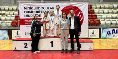 Konak’ın judo takımı ilk turnuvadan madalyalarla döndü