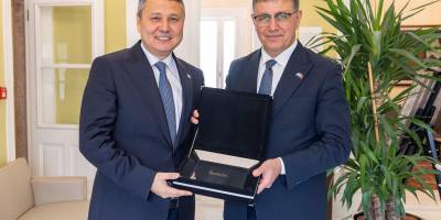 Başkan Tugay Kazakistan heyetini ağırladı