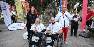 Karşıyaka’da 1500 kişi Ata’dan Ana’ya koştu!