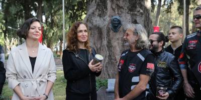 Karşıyakalılar “Ata’ya Saygı Zinciri”nde buluştu