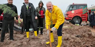 Menemen’de fidanlar, yeşil vatan için dikildi