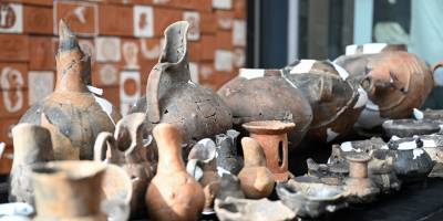 Bornova Yassıtepe’de kadın figürü ve 5 bin yıllık kaplar gün yüzüne çıktı