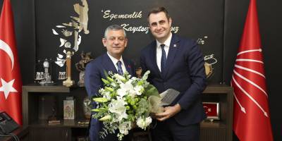 İZMİR ÖRGÜTÜNDEN CHP GENEL BAŞKANI ÖZGÜR ÖZEL’E ZİYARET