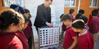 Başkan Eşki’den Şehit Musa Can Okulları’na Zeka Geliştirici Oyuncak