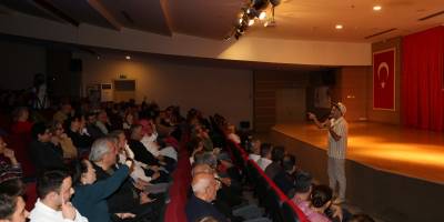 Öğretmenler Gününe Özel Kahkaha Dolu Gece: “Çiğli Komedi Akşamları” Yoğun İlgi Gördü