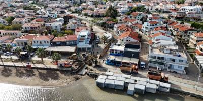 Foça'da dere yatağına yapılan kanal taşkını önledi