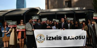 İzmir'de işçi avukatlardan eylem: 'Hakça ücret' talebi!