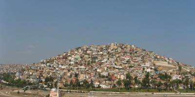 İzmir’in “fareli köyü”nün zemini kayıyor: Facia kapıda!