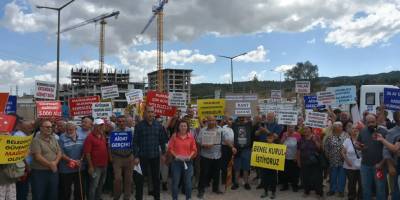 Uzundere’de 3’üncü etap teslim edildi: Hak sahiplerinden “takvim” çağrısı