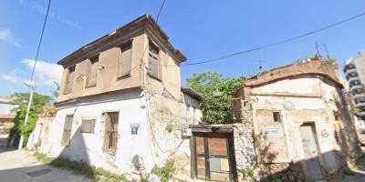 Bornova'da dikkat çeken tartışma: Belediyenin tarihi evleri tinerci yuvası oldu!