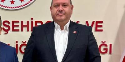 Menderes'in başkanı Çiçek saç ektirdi!