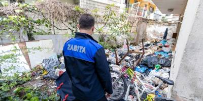 Karşıyaka Belediyesi’nden çöp eve müdahale: 3 ton atık çıkarıldı