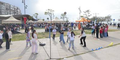 23 Nisan coşkusu Konak’tan yayıldı: Çocuk Şenliği’ne yoğun ilgi